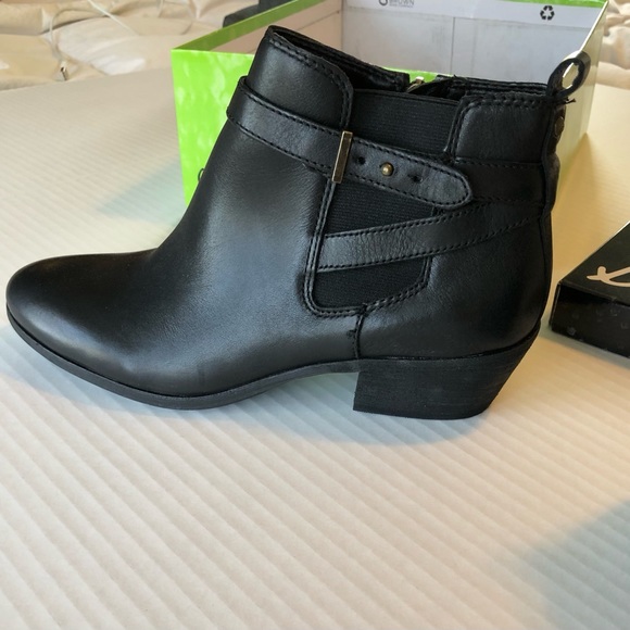 New in box! Sam Edelman Black Leather Ankle Booties. Size 8.5 - Picture 8 of 16